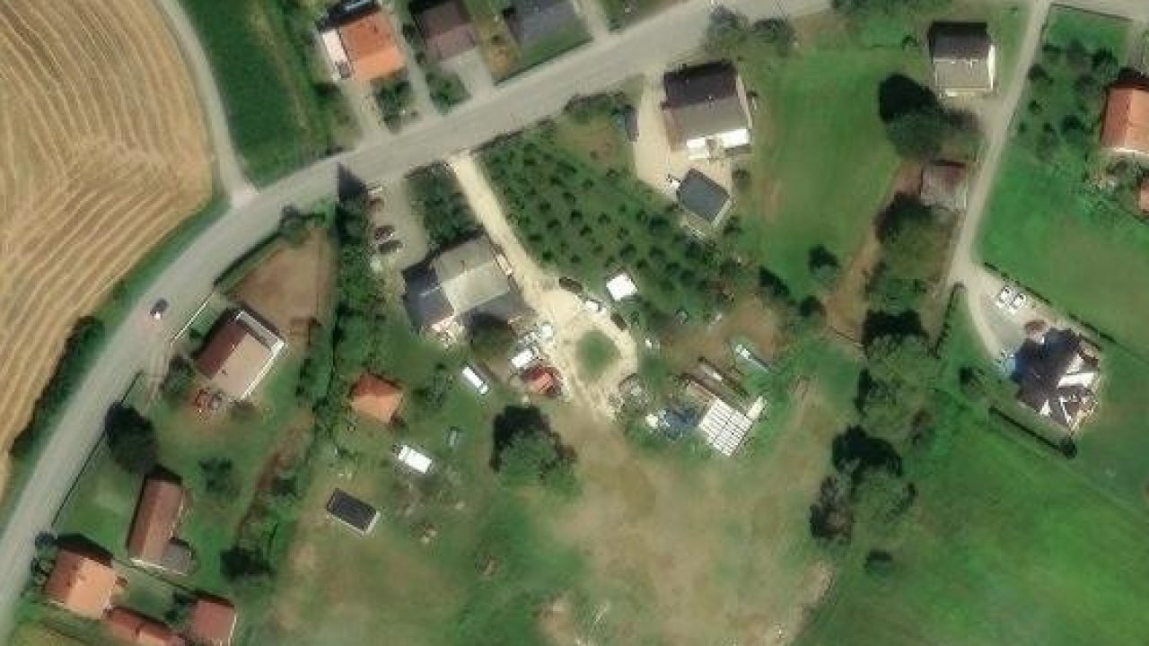 Haus 3950 m2, Gornja Pacetina, Parzelle Nr. 1002 - Satellitenbild der Parzelle