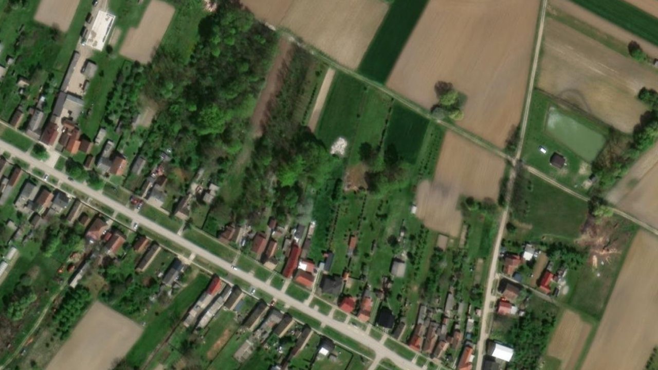 Haus 3524 m2, Ladimirevci, Parzelle Nr. 415 - Satellitenbild der Parzelle