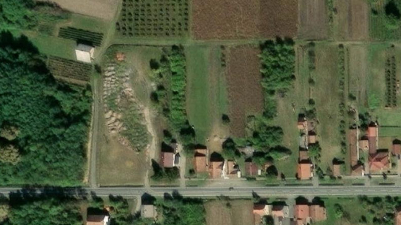 Kuca 1525 m2, Cacinci, k.c. 1602 - satelitska snimka cestice