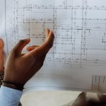 digitalni bim model zgrade na tabletu